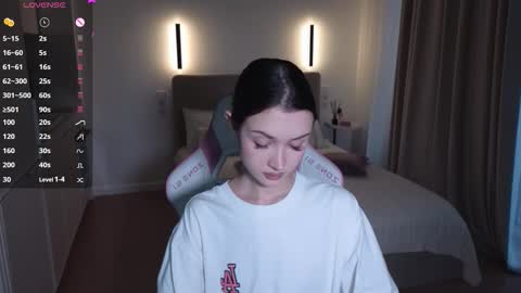 Snapshot of sweetiebones chatting on 11-25-25, 05:07 bratty gf online show from 11-25-25, 05:07