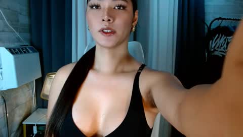 sweetiefox1 online show from 10-22-25, 02:12