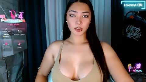 Snapshot of sweetiefox1 chatting on 05-25-26, 04:18 sweetiefox1 online show from 05-25-26, 04:18