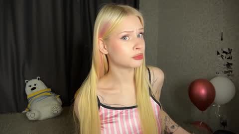 Snapshot of sweetielis chatting on 12-22-24, 03:00 sweetie Lisa3 online show from 12-22-24, 03:00