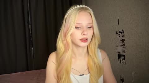 Snapshot of sweetielis chatting on 12-28-24, 04:30 sweetie Lisa3 online show from 12-28-24, 04:30