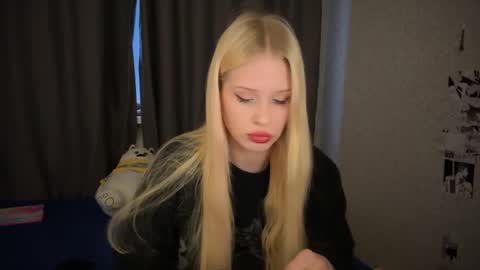 Snapshot of sweetielis chatting on 01-08-25, 11:10 sweetie Lisa3 online show from 01-08-25, 11:10