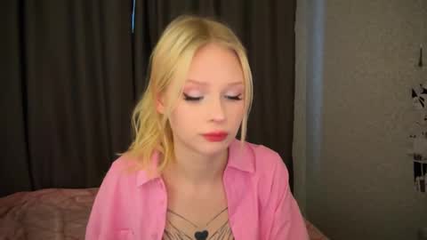 Snapshot of sweetielis chatting on 01-19-25, 05:15 sweetie Lisa3 online show from 01-19-25, 05:15