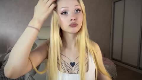 Snapshot of sweetielis chatting on 03-08-25, 08:44 sweetie Lisa3 online show from 03-08-25, 08:44