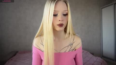 Snapshot of sweetielis chatting on 03-09-25, 01:15 sweetie Lisa3 online show from 03-09-25, 01:15