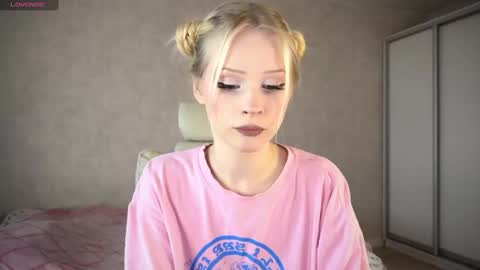 Snapshot of sweetielis chatting on 03-11-25, 01:56 sweetie Lisa3 online show from 03-11-25, 01:56