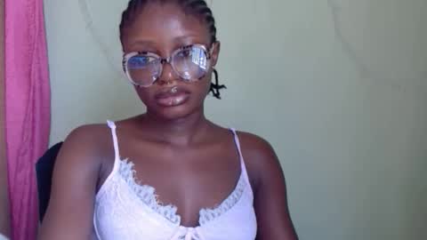Snapshot of sweetjuicyclit chatting on 03-06-26, 12:56 zuri online show from 03-06-26, 12:56