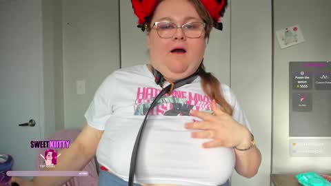 Snapshot of sweetkiitty3 chatting on 01-28-25, 02:31 Jazzy online show from 01-28-25, 02:31