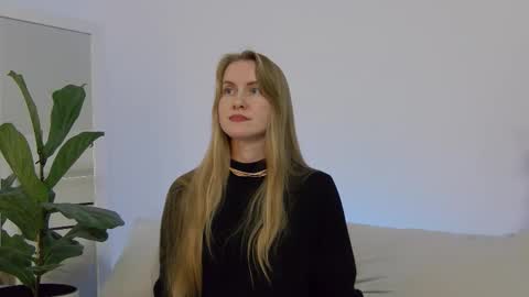 Snapshot of sweetkira1 chatting on 10-11-25, 02:04 SweetKira1 online show from 10-11-25, 02:04