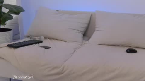 Snapshot of sweetkira1 chatting on 10-23-25, 06:45 SweetKira1 online show from 10-23-25, 06:45