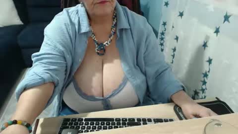 Snapshot of sweetladyrebeka chatting on 10-09-25, 02:37 Rebeka online show from 10-09-25, 02:37