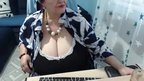 Snapshot of sweetladyrebeka chatting on 05-03-26, 12:55 Rebeka online show from 05-03-26, 12:55