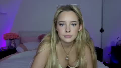 Snapshot of sweetlikedolly chatting on 06-02-26, 06:04 Dolly online show from 06-02-26, 06:04