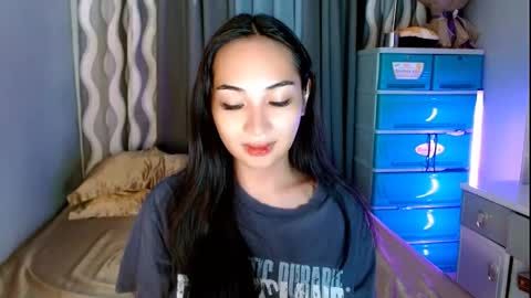 Snapshot of sweetlilly_18 chatting on 06-03-26, 05:32 Lilly online show from 06-03-26, 05:32