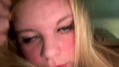 Lisa  online show from 01-22-25, 01:32