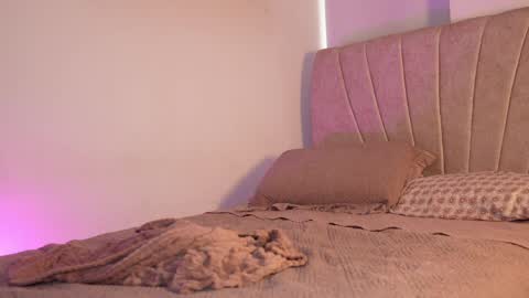 Snapshot of sweetlittlevenus chatting on 05-25-26, 09:10 Venus online show from 05-25-26, 09:10