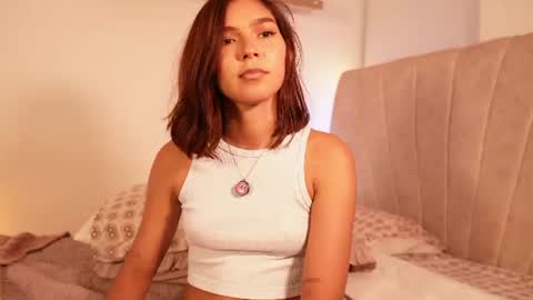 Snapshot of sweetlittlevenus chatting on 06-11-26, 02:53 Venus online show from 06-11-26, 02:53