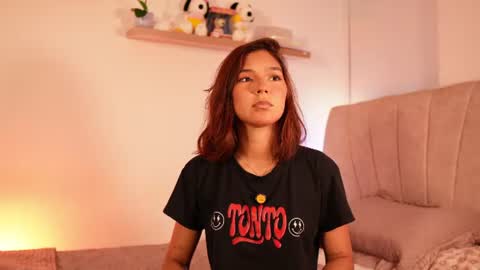 Snapshot of sweetlittlevenus chatting on 06-12-26, 10:08 Venus online show from 06-12-26, 10:08