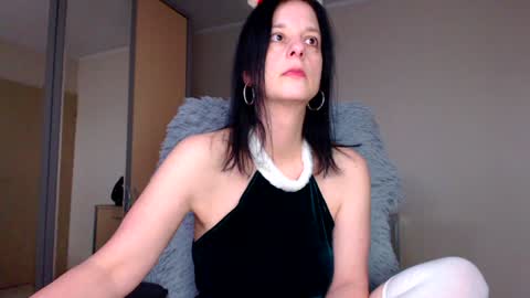Snapshot of sweetlonglips_ chatting on 12-18-24, 09:36 JenJenny online show from 12-18-24, 09:36