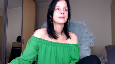 Snapshot of sweetlonglips_ chatting on 02-06-25, 09:00 JenJenny online show from 02-06-25, 09:00