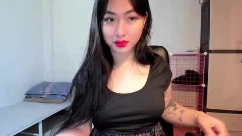 Snapshot of sweetlovepinay04 chatting on 12-05-24, 06:54 Zoe online show from 12-05-24, 06:54