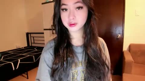 Snapshot of sweetlovepinay04 chatting on 09-21-25, 03:35 Zoe online show from 09-21-25, 03:35