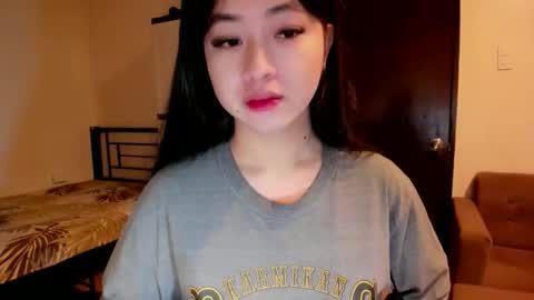 Snapshot of sweetlovepinay04 chatting on 10-11-25, 02:11 Zoe online show from 10-11-25, 02:11