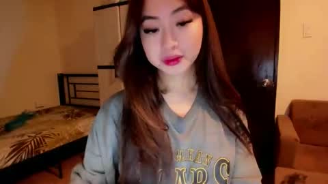 Snapshot of sweetlovepinay04 chatting on 10-29-25, 05:20 Zoe online show from 10-29-25, 05:20