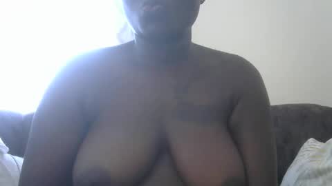 Luchi and bloomy online show from 10-28-25, 05:55