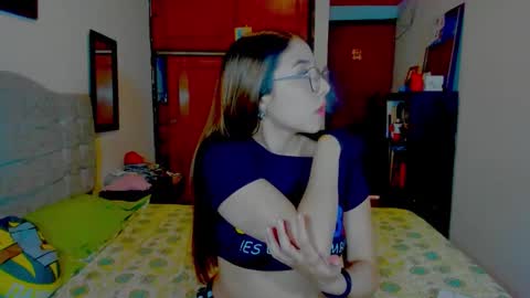 Snapshot of sweetmaddiee_ chatting on 03-15-26, 06:25 Maddie online show from 03-15-26, 06:25