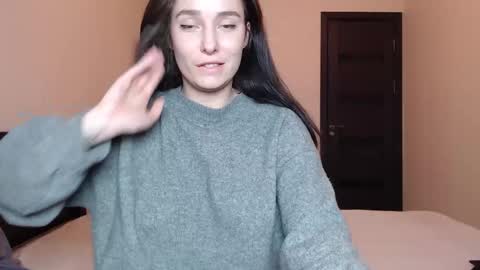 Mia online show from 12-05-25, 02:25