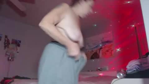 Snapshot of sweetnissapril chatting on 02-25-25, 03:31 April online show from 02-25-25, 03:31