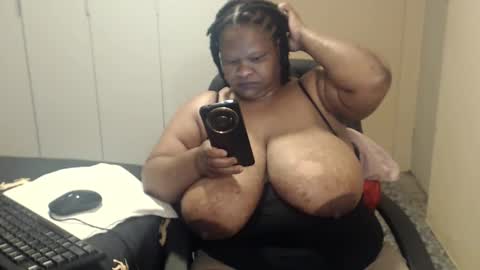 Snapshot of sweetnoziexxx chatting on 10-17-25, 06:05 sweetnoziexxx online show from 10-17-25, 06:05