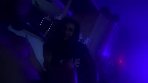 Snapshot of sweetnsexy95 chatting on 01-22-25, 02:03 WeAim2PZzz online show from 01-22-25, 02:03