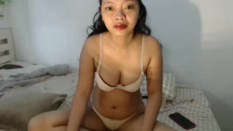 Snapshot of sweetpetitedates chatting on 12-29-24, 03:33 Agathababes online show from 12-29-24, 03:33