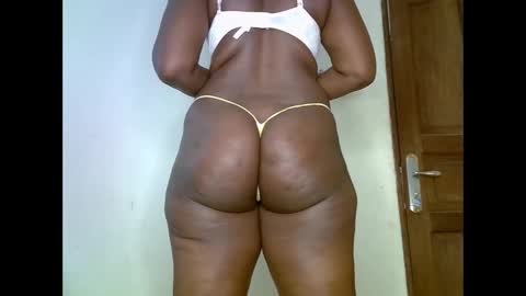 Snapshot of sweetrenne chatting on 02-14-25, 12:25 sweetrenne online show from 02-14-25, 12:25