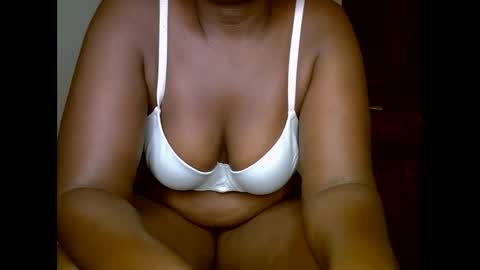 Snapshot of sweetrenne chatting on 03-11-25, 12:33 sweetrenne online show from 03-11-25, 12:33