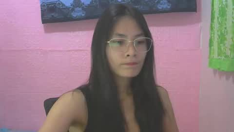 Snapshot of sweetsexygirl20 chatting on 10-17-25, 02:48 Mia online show from 10-17-25, 02:48