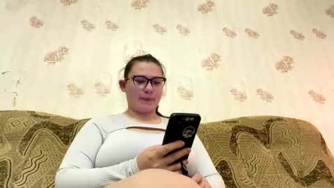 Snapshot of sweetsinua chatting on 03-27-26, 09:14 sweetsinua online show from 03-27-26, 09:14