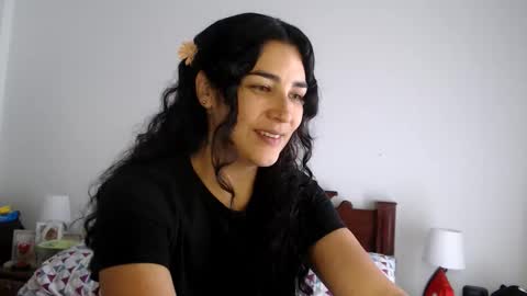 Snapshot of sweetsmile28 chatting on 10-14-25, 01:23 Dianis online show from 10-14-25, 01:23