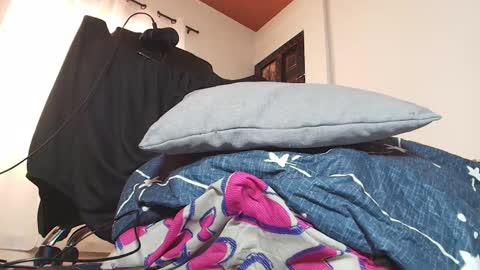 dulce online show from 10-24-25, 02:57