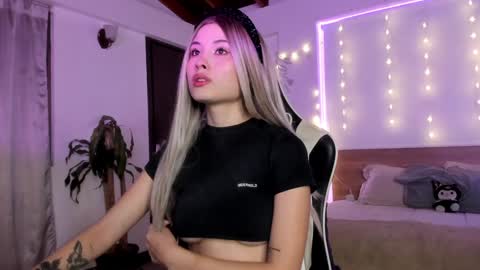 Cat independent model  online show from 01-15-25, 05:29