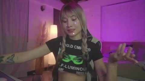 Cat independent model  online show from 03-06-25, 04:41