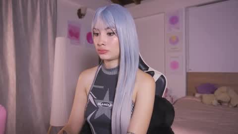 Cat independent model  online show from 10-19-25, 01:17