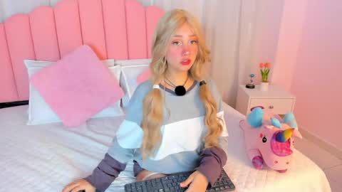 sweett_fire online show from 04-15-26, 05:42