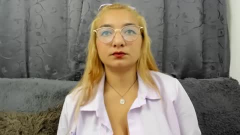 Snapshot of sweettcandys chatting on 02-17-25, 06:48 Carla Dubois online show from 02-17-25, 06:48