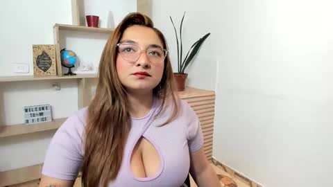 Snapshot of sweettcandys chatting on 03-31-26, 07:25 Carla Dubois online show from 03-31-26, 07:25