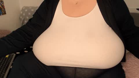 Maya online show from 11-28-25, 01:25