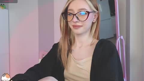 Snapshot of sweetuniporn chatting on 12-05-24, 11:05 Elis  a little vacation Ill be here Saturday my schedules in bio online show from 12-05-24, 11:05