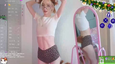 Snapshot of sweetuniporn chatting on 01-04-25, 11:33 Elis  a little vacation Ill be here Saturday my schedules in bio online show from 01-04-25, 11:33